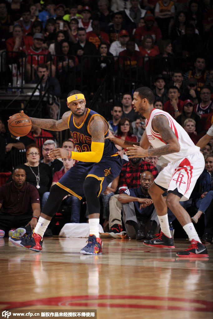 米切尔压哨绝杀骑士双加时险胜魔术  米切尔压哨绝杀骑士双加时险胜魔术