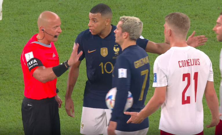 姆巴佩梅开二度助大巴黎,法甲射手榜持续领跑  姆巴佩梅开二度助大巴黎,法甲射手榜持续领跑